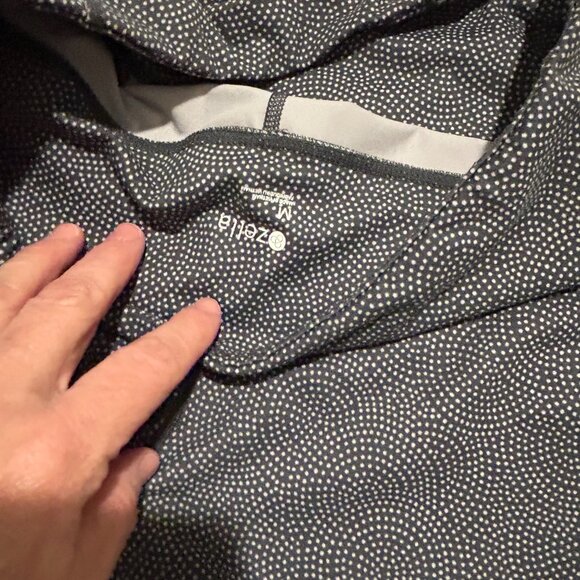 Zella 20" inseam Size Medium - Picture 2 of 2